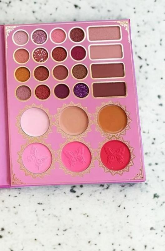 Paleta 64 culori +blush + contur + iluminator